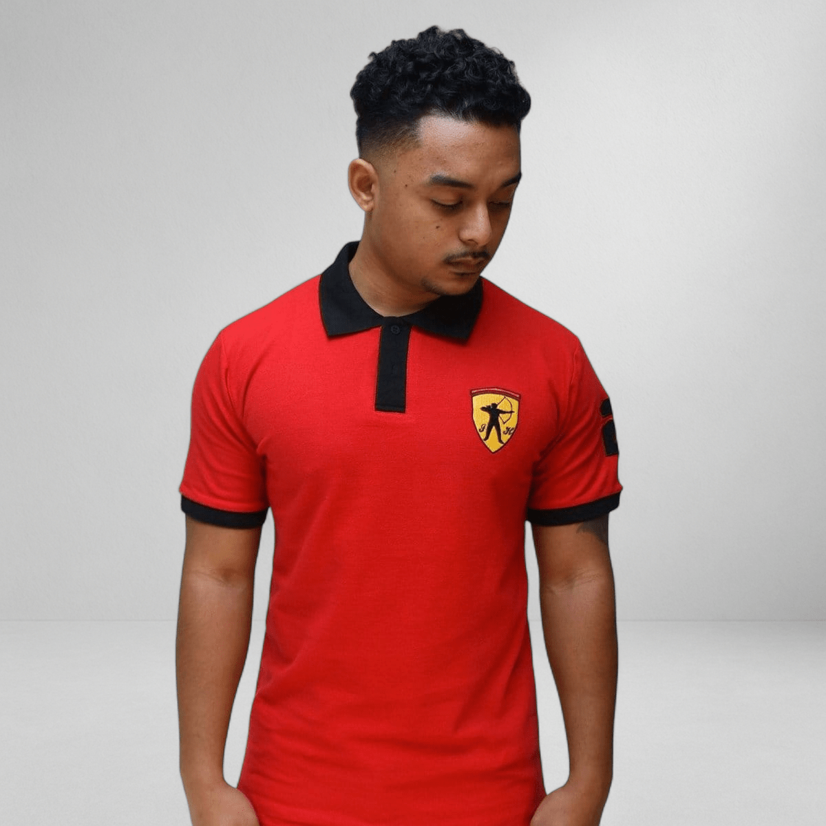 Marksmen Piqué Cotton Polo – Red / Black Collar - J.HINTON