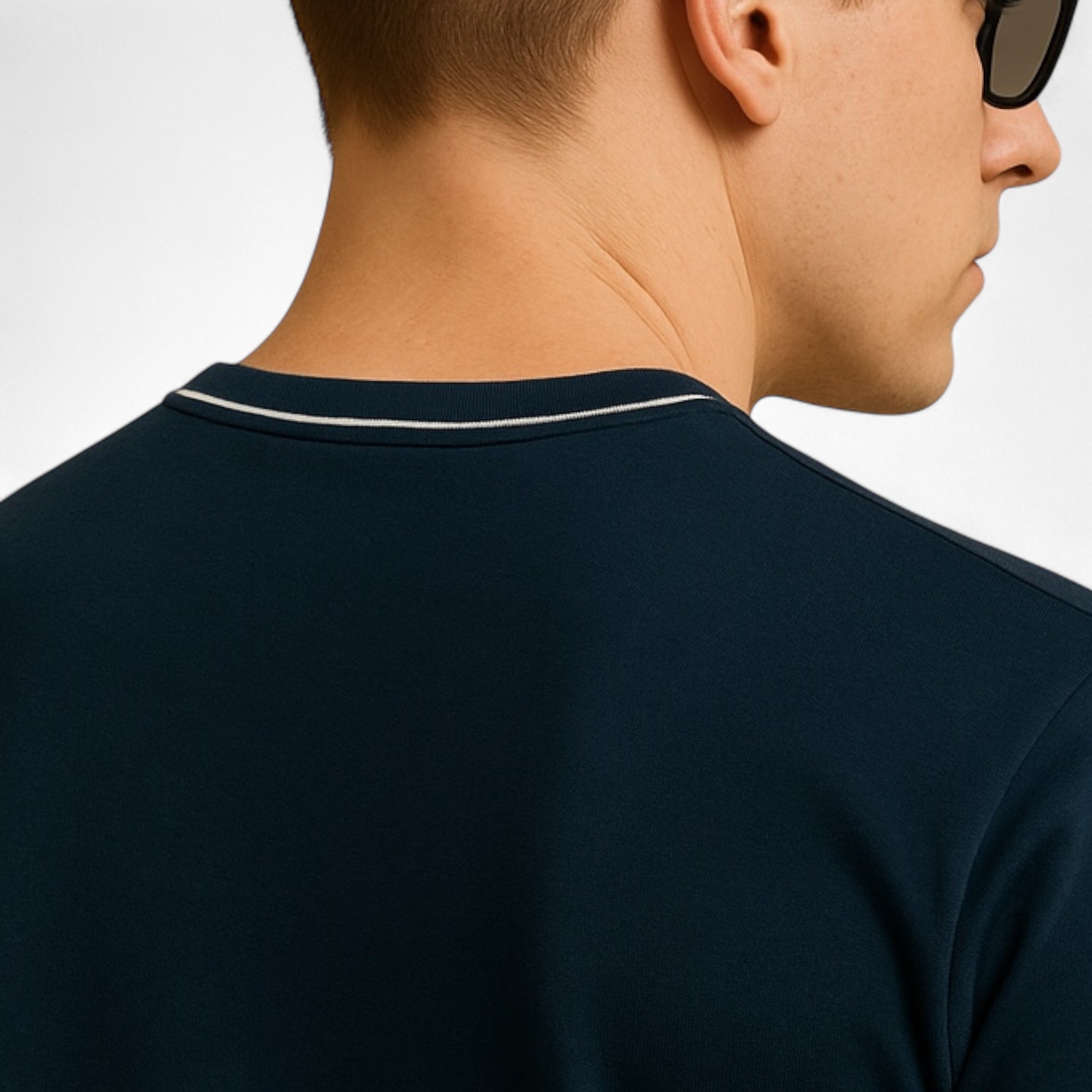 Mosaic Signature V-Neck – Navy